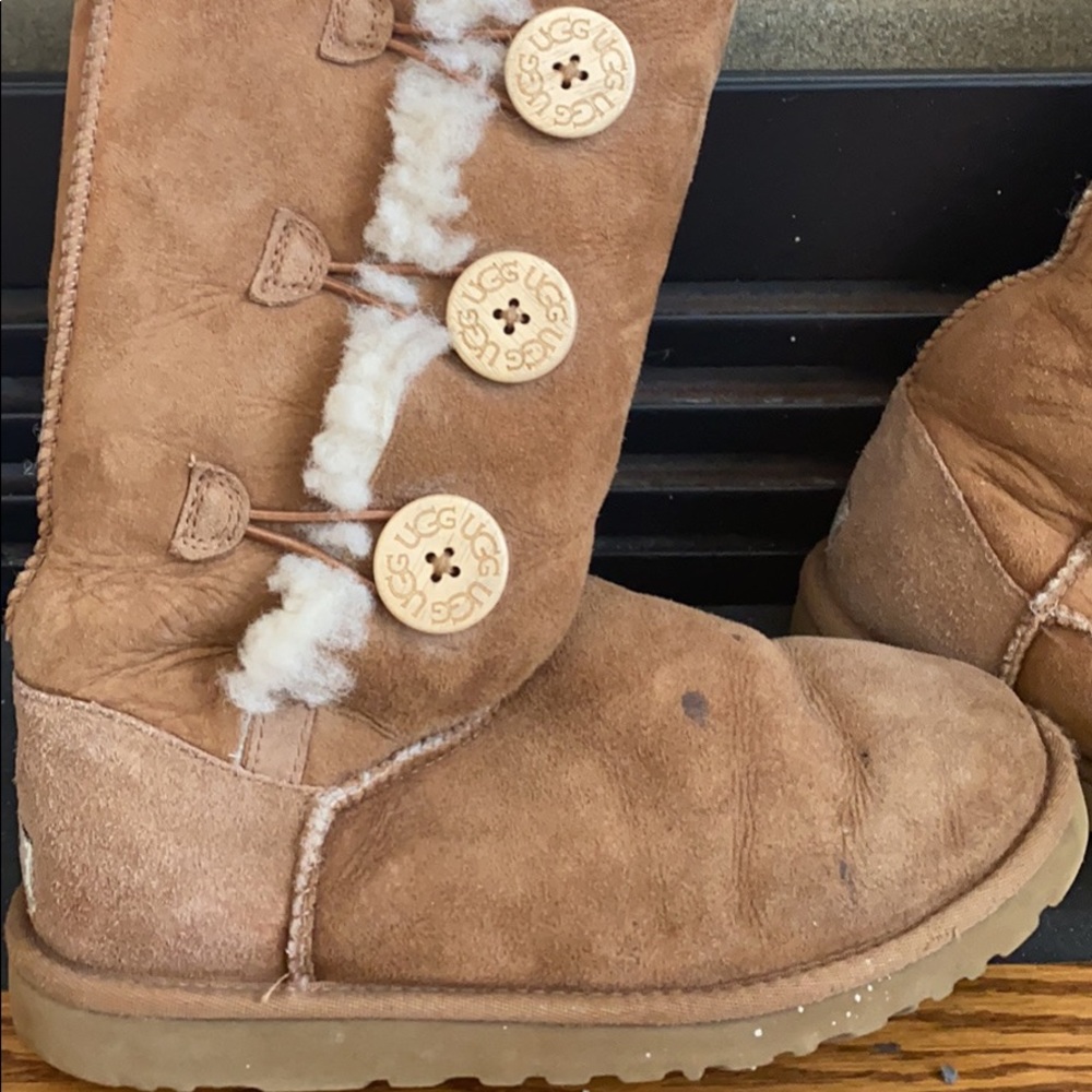 Ugg Bailey 3 Button Chestnut - image 1